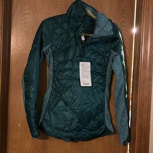 Lululemon down for a run pull over